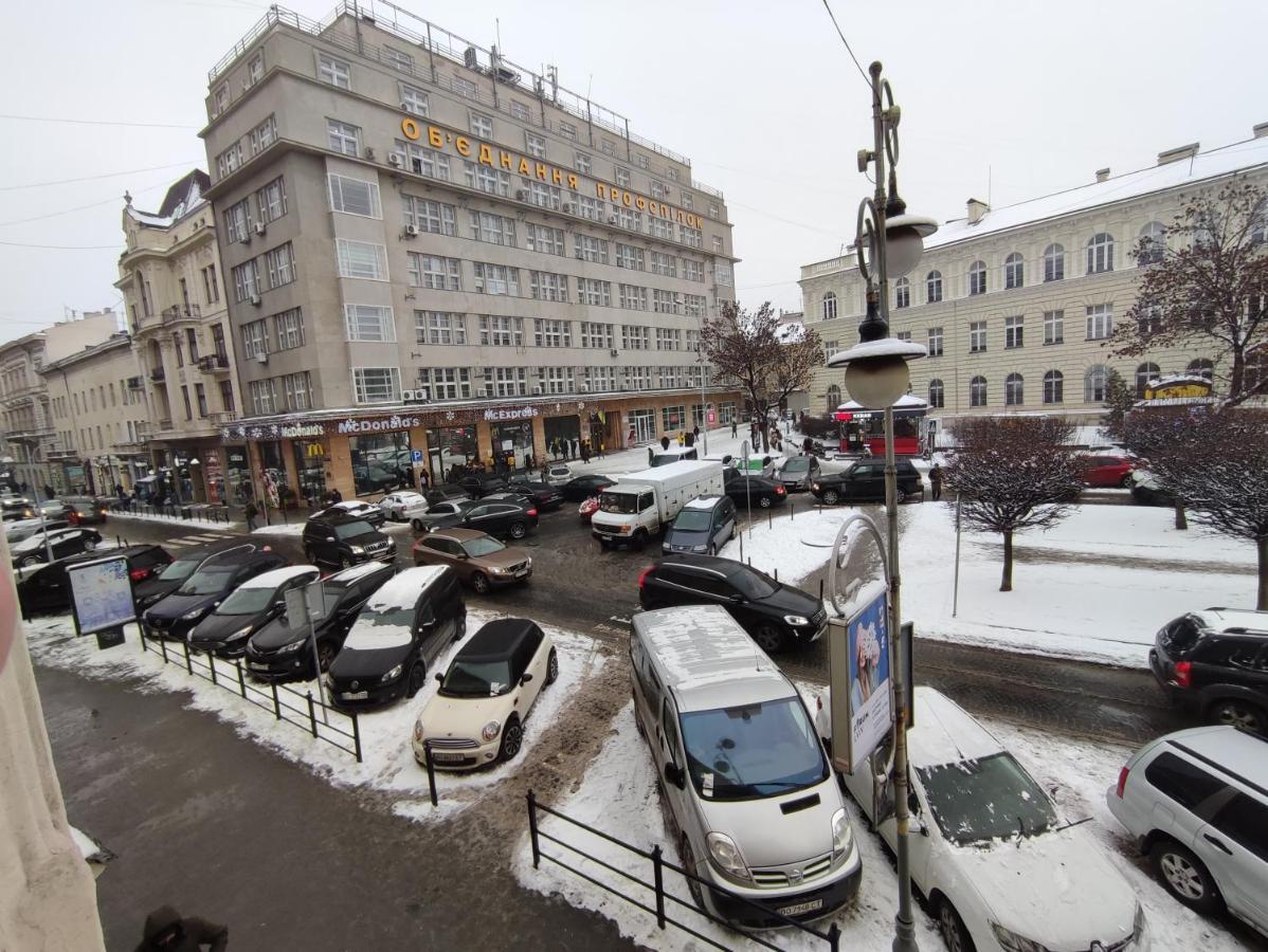 Апартаменти Трехкімнатні В Самому Центрі Для 6-Х Lviv Kültér fotó